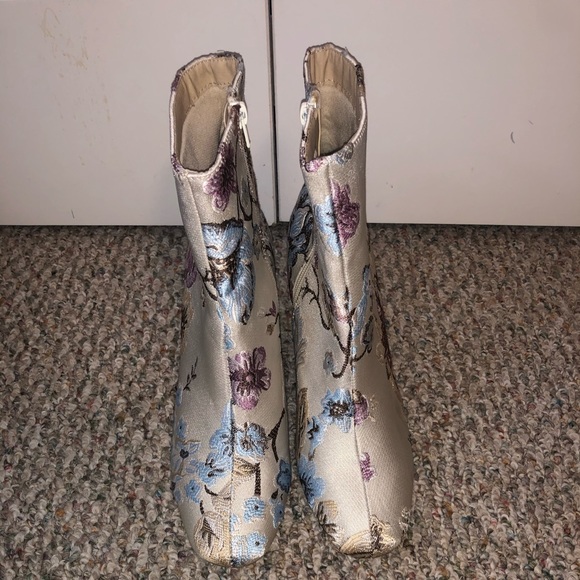 Flowered booties - Picture 3 of 5